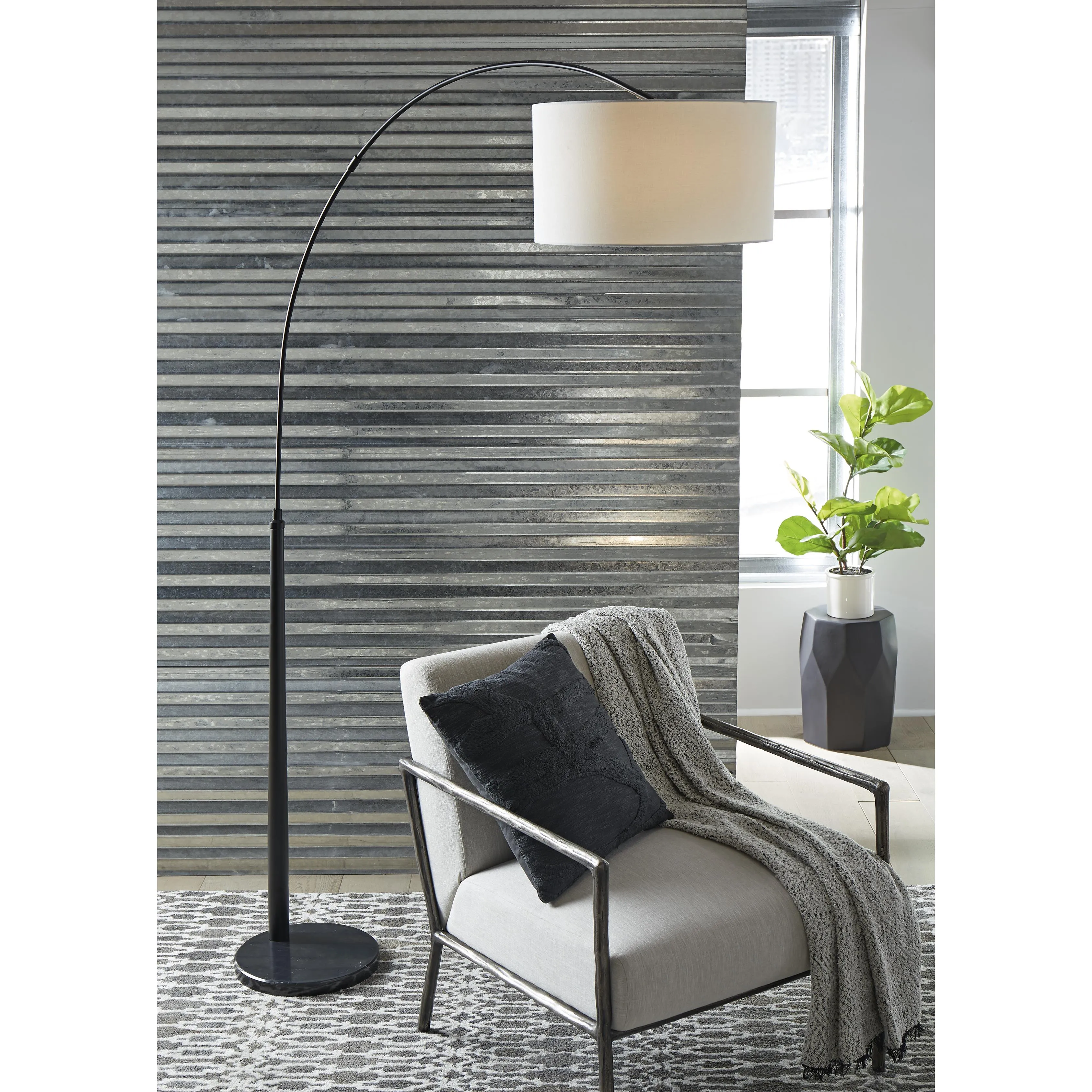 Signature Design by Ashley Veergate Arc Lamp L725149