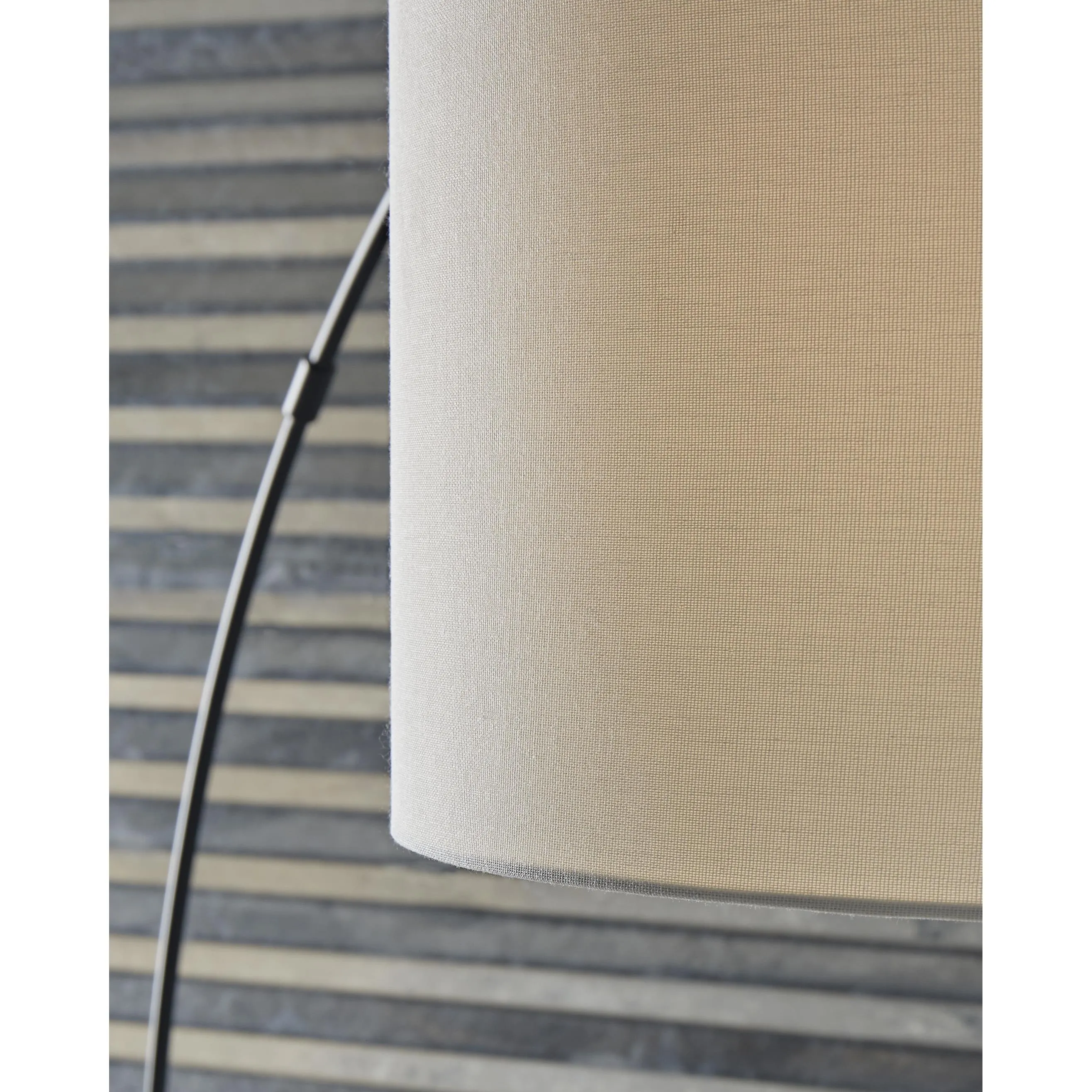 Signature Design by Ashley Veergate Arc Lamp L725149